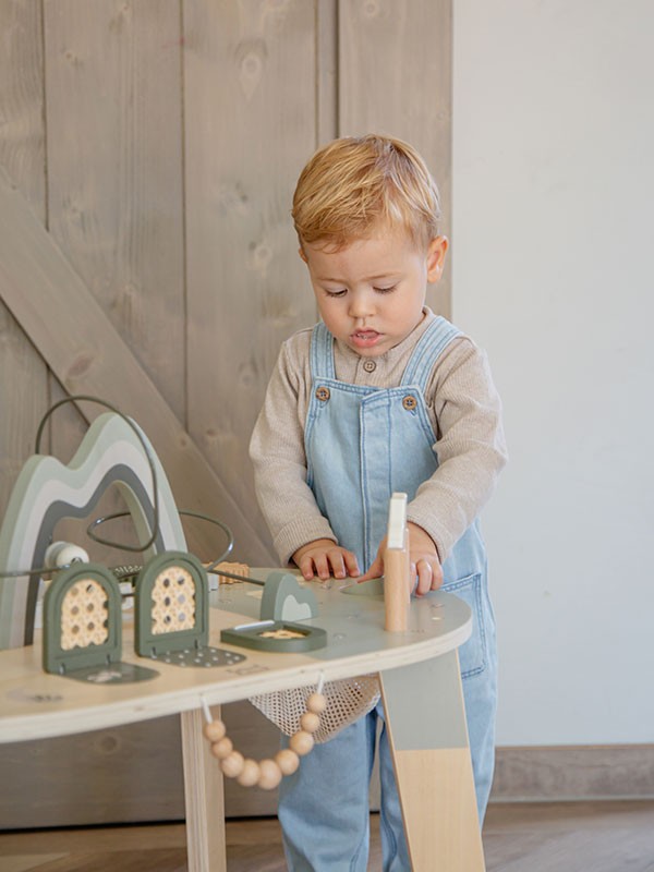 Activity table olive green